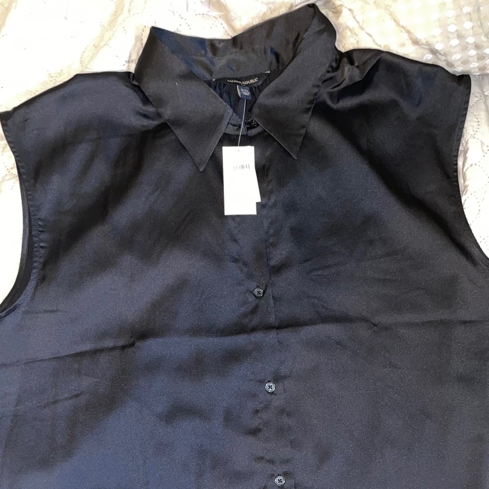 **New With Tags** Black Short Sleeved Shirt